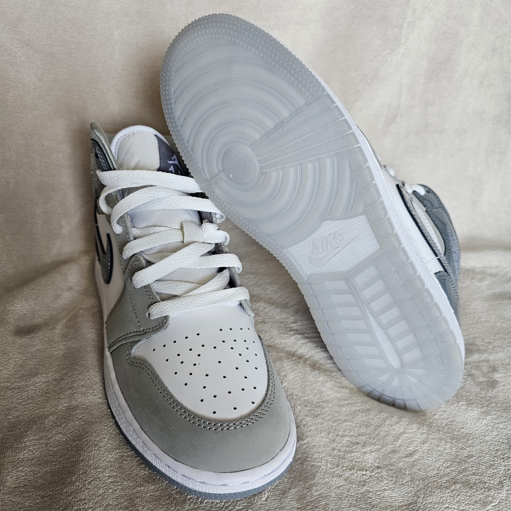 Jordan Kids Sneakers in Gray and White - Picture 3 of 6